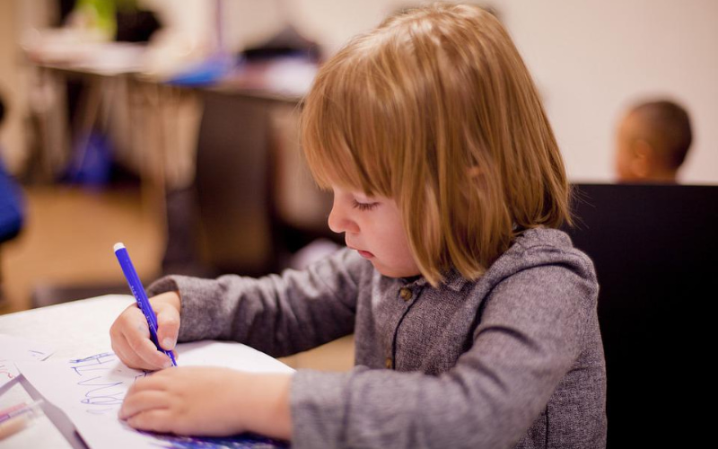little-girl-self-introduction-boarding-school